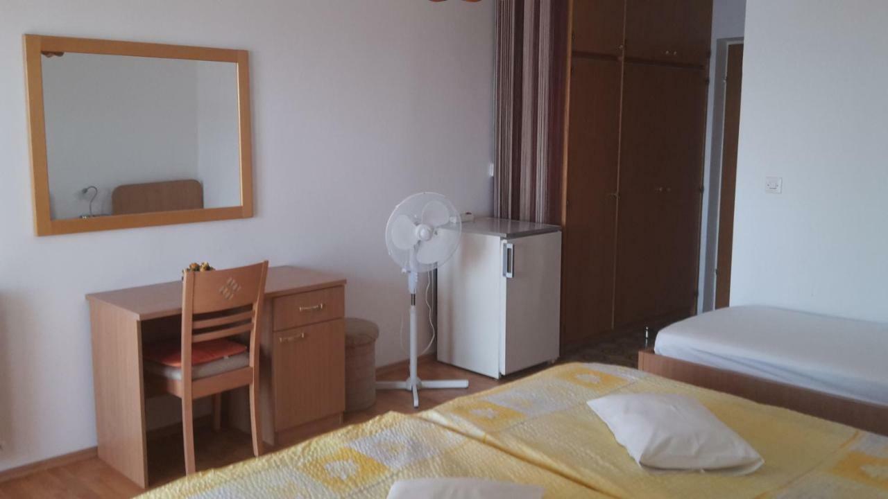 As Brela Hotell Eksteriør bilde
