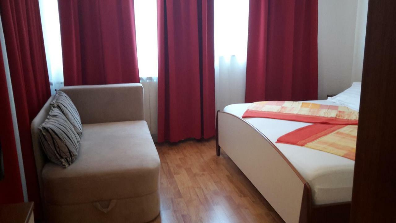 As Brela Hotell Eksteriør bilde